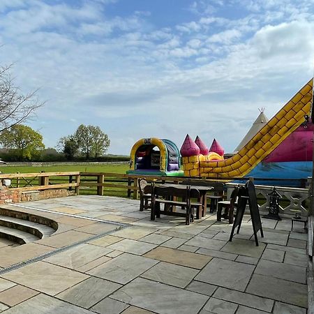 Burtree Country House, Tipi'S, Treehouse & Lodge & House Rooms With Hot Tubs In A Private Garden Thirsk Ngoại thất bức ảnh