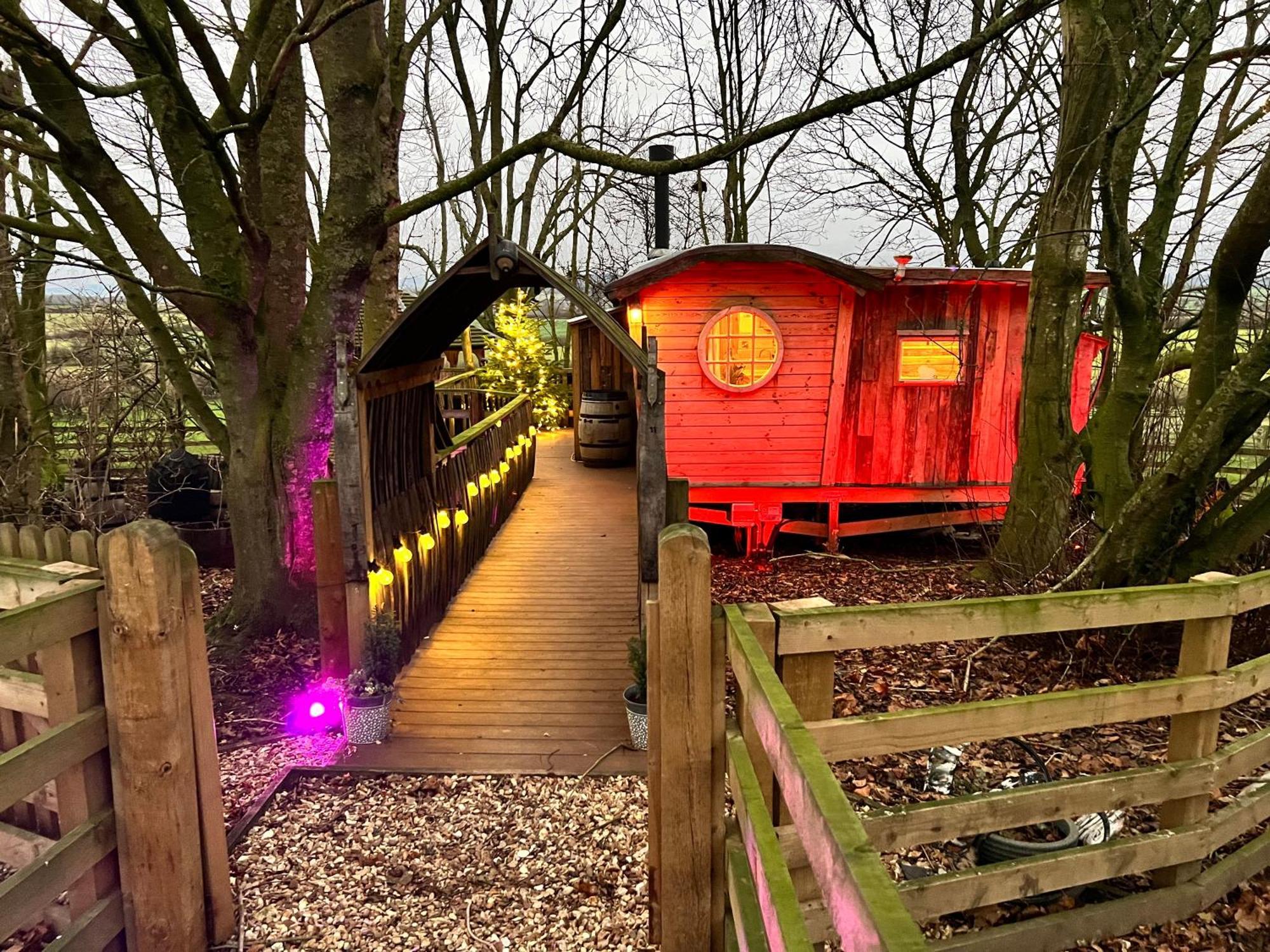 Burtree Country House, Tipi'S, Treehouse & Lodge & House Rooms With Hot Tubs In A Private Garden Thirsk Ngoại thất bức ảnh