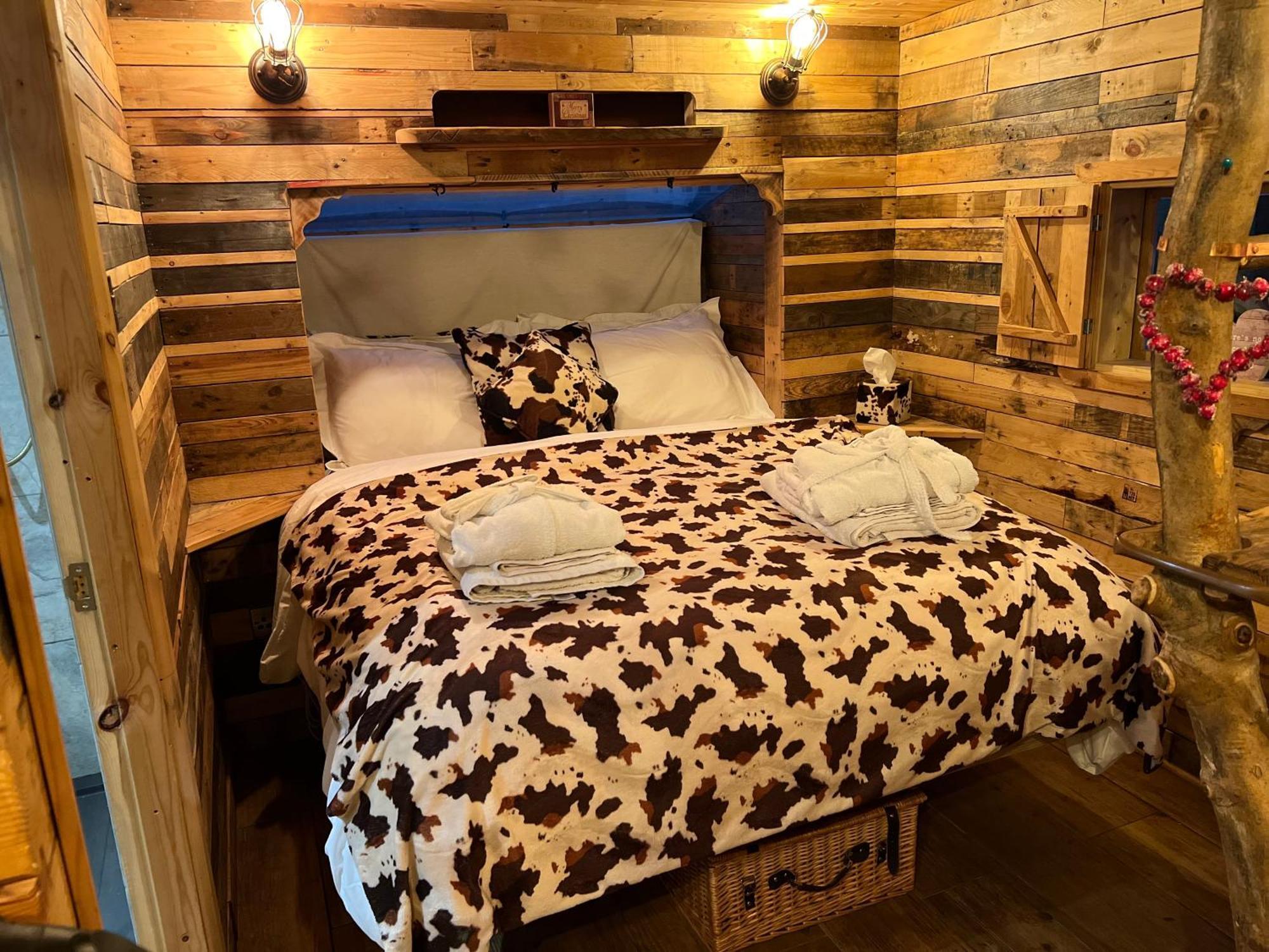 Burtree Country House, Tipi'S, Treehouse & Lodge & House Rooms With Hot Tubs In A Private Garden Thirsk Ngoại thất bức ảnh