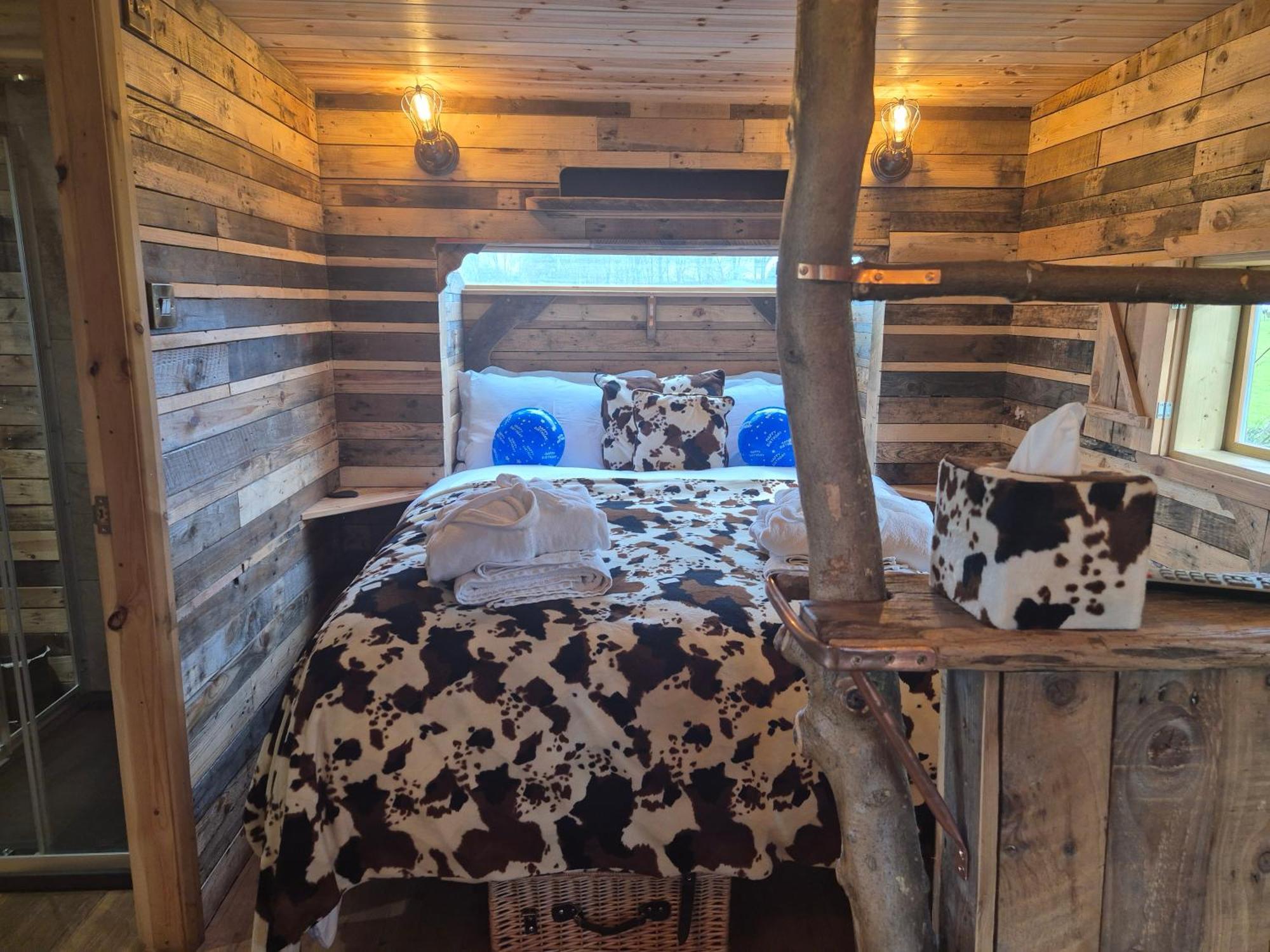 Burtree Country House, Tipi'S, Treehouse & Lodge & House Rooms With Hot Tubs In A Private Garden Thirsk Ngoại thất bức ảnh