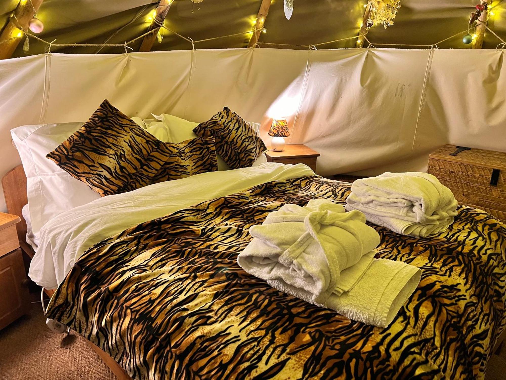 Burtree Country House, Tipi'S, Treehouse & Lodge & House Rooms With Hot Tubs In A Private Garden Thirsk Ngoại thất bức ảnh