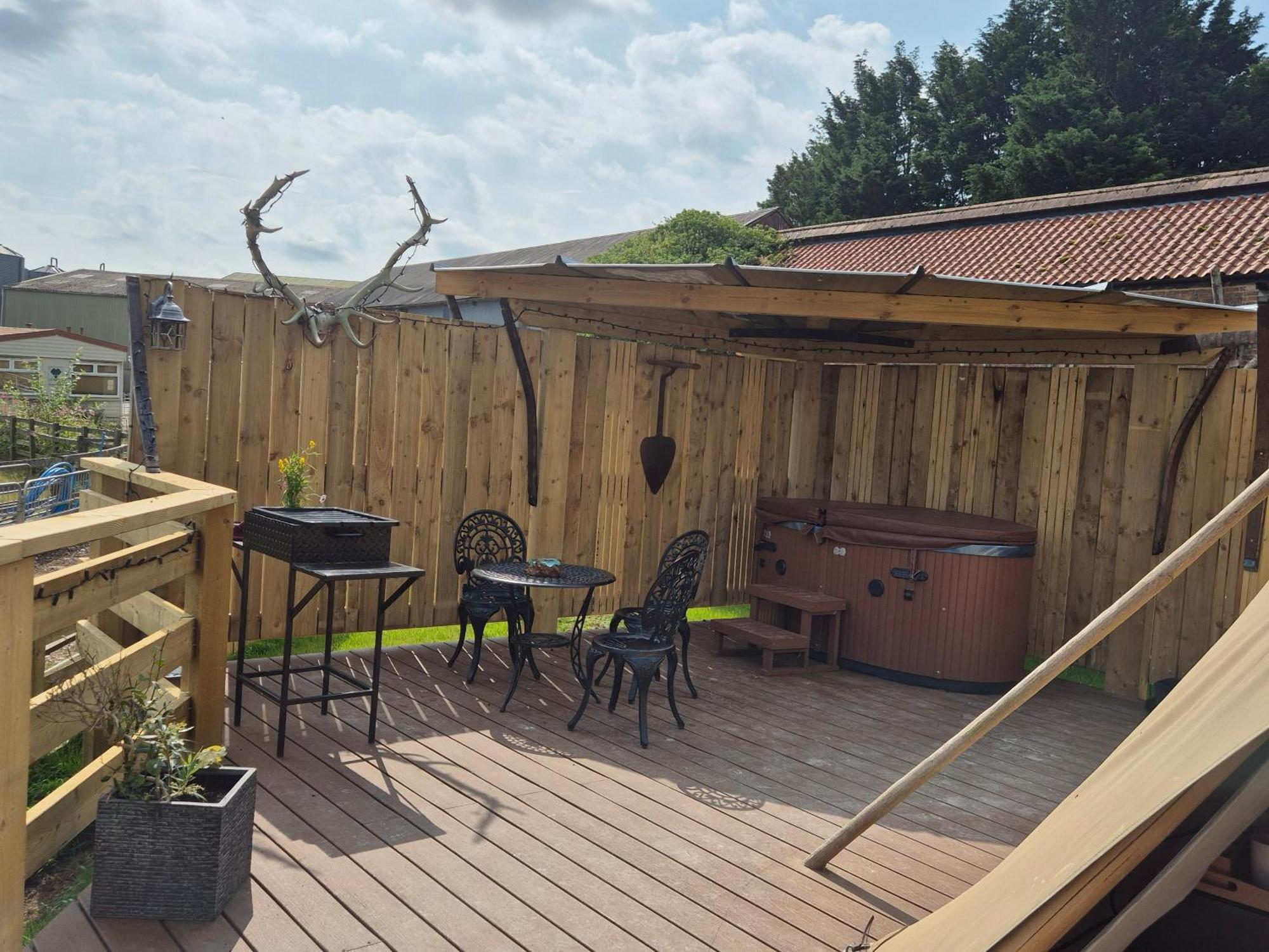 Burtree Country House, Tipi'S, Treehouse & Lodge & House Rooms With Hot Tubs In A Private Garden Thirsk Ngoại thất bức ảnh