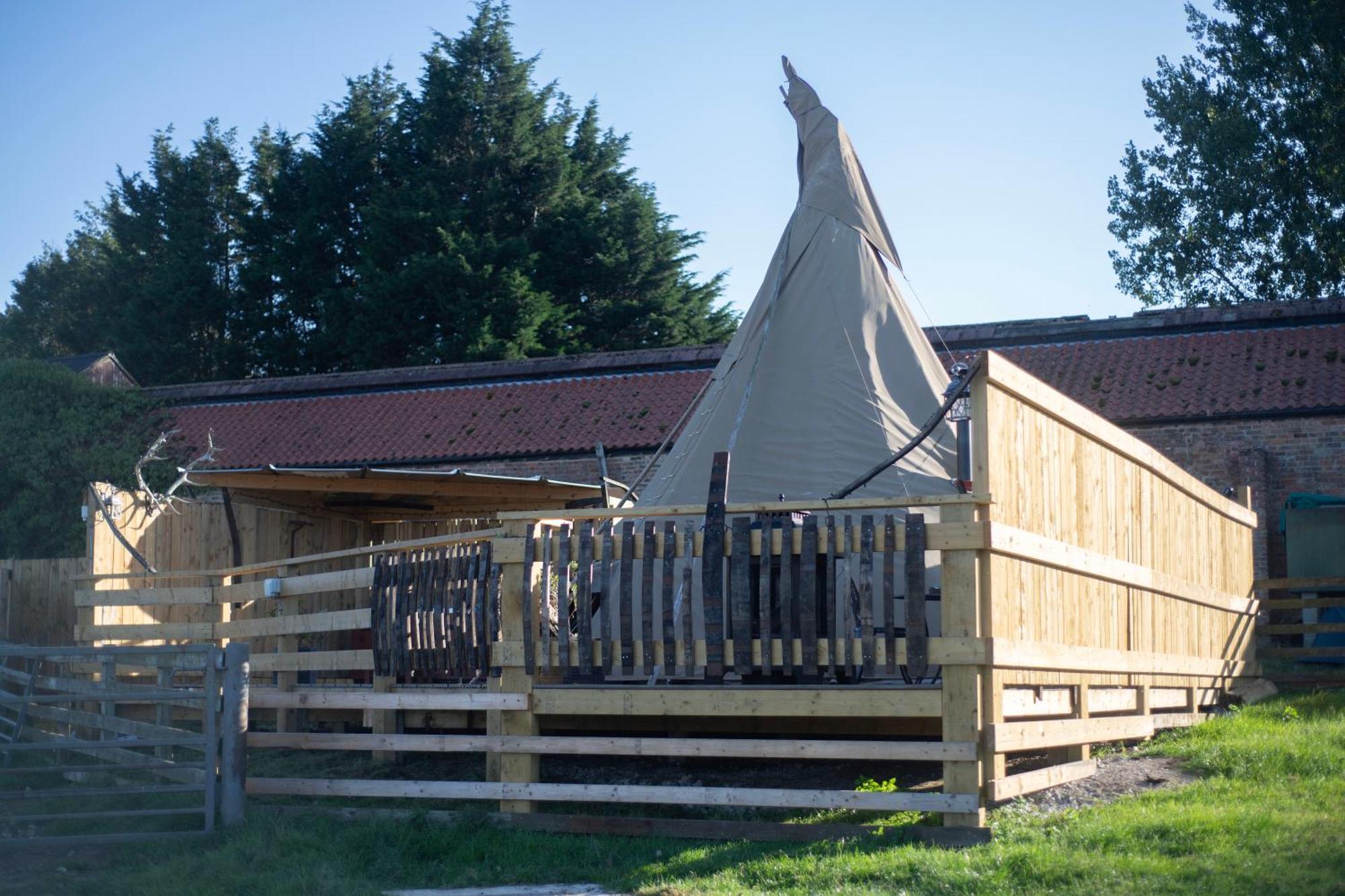 Burtree Country House, Tipi'S, Treehouse & Lodge & House Rooms With Hot Tubs In A Private Garden Thirsk Ngoại thất bức ảnh
