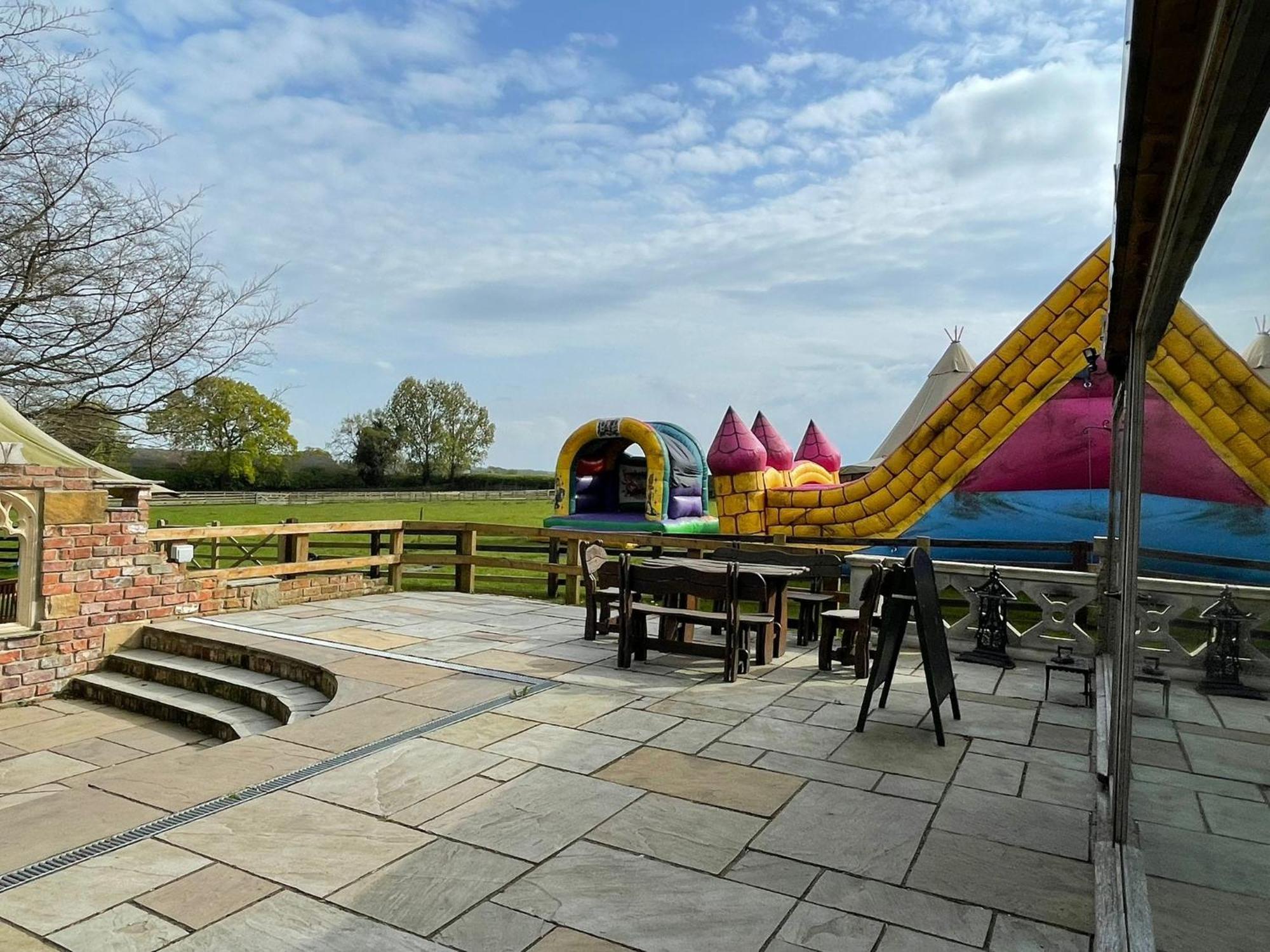Burtree Country House, Tipi'S, Treehouse & Lodge & House Rooms With Hot Tubs In A Private Garden Thirsk Ngoại thất bức ảnh
